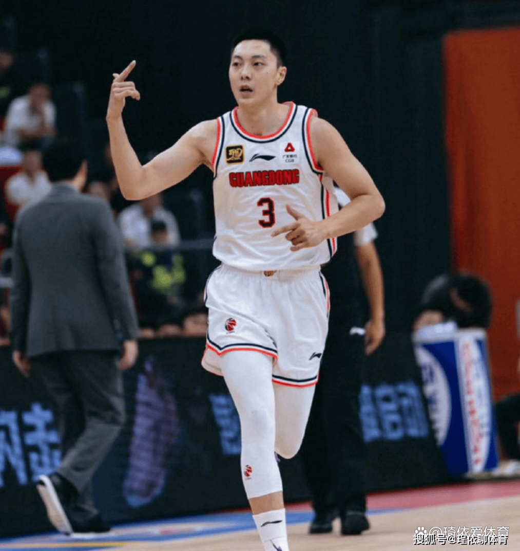 今晨体能课后；广东宏远回应争议备战足总杯；球迷炸锅；年轻球员得到机会的简单介绍