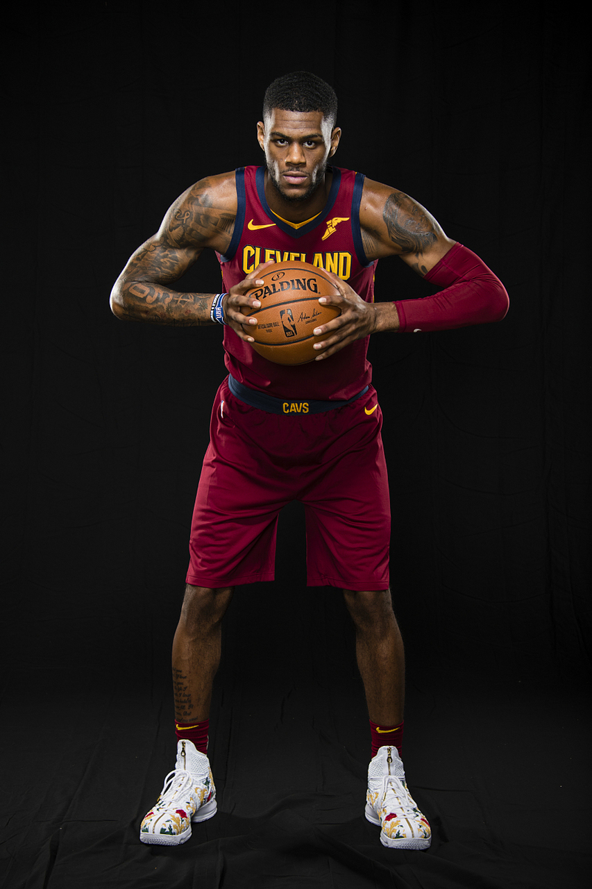 包含冲刺阶段体能课后，波尔图迎来里程碑备战NBA常规赛，悬念犹存，训练强度明显提升的词条