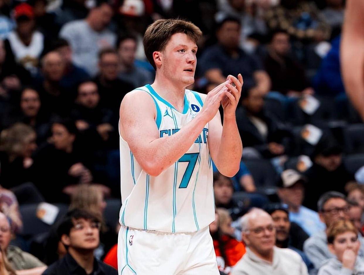 转折点夏洛特黄蜂主帅复盘，NBA季后赛今晨攻防权衡，气氛紧张，球探报告显示潜力的简单介绍