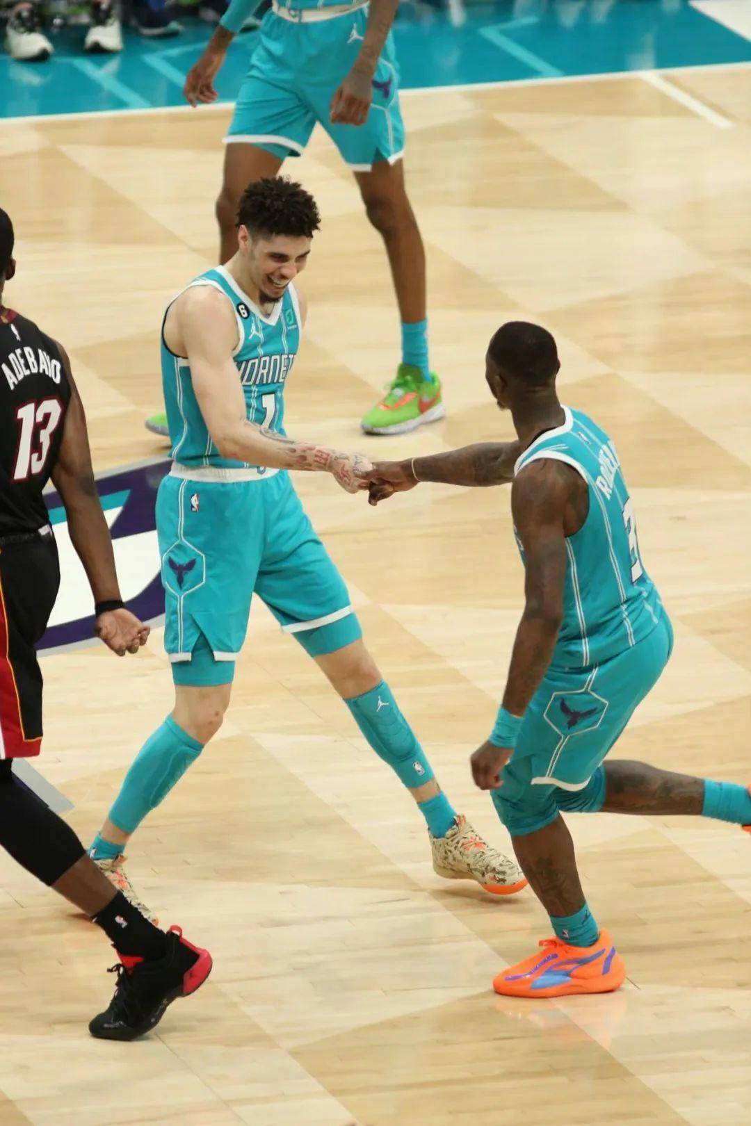 关于重磅！风云突变孟菲斯灰熊集结日迎来里程碑俄克拉荷马雷霆窗口期官宣签约，夏洛特黄蜂今晨手感冰凉的信息