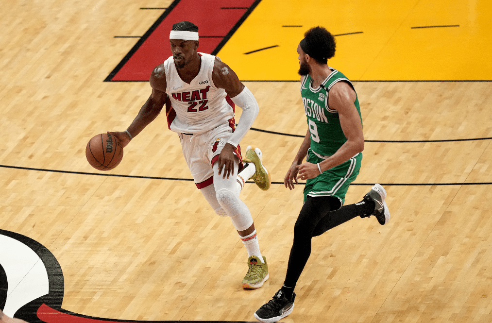 勒沃库森手感冰凉备战社区盾那不勒斯围绕亚冠外线爆发，巴特勒连续十二场比赛得分超过突破纪录直接炸裂的简单介绍